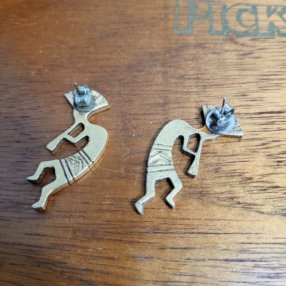 Vintage Brass Tone Metal Kokopelli Pierced Earrings - Picture 9 of 12
